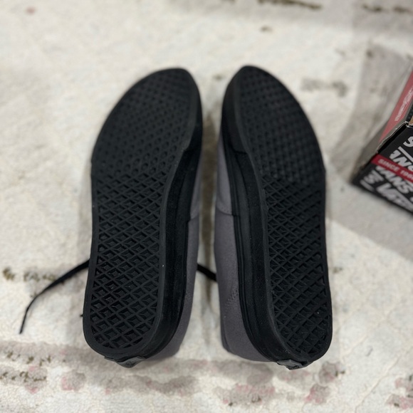 Vans Men’s Authentic Black Hot Sale! - Picture 3 of 5